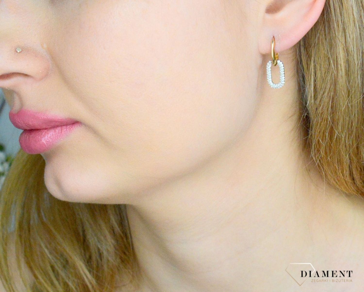 Złote kolczyki damskie 585 wiszące owalne z cyrkoniami P12Ec2001. Złote kolczyki damskie. Złote kolczyki wiszące z cyrkoniami. Kolczyki złote owalne. Złote wiszące kolczyki na prezent..jpg