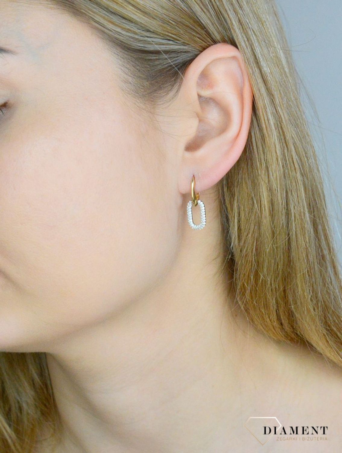 Złote kolczyki damskie 585 wiszące owalne z cyrkoniami P12Ec2001. Złote kolczyki damskie. Złote kolczyki wiszące z cyrkoniami. Kolczyki złote owalne. Złote wiszące kolczyki na prezent..jpg