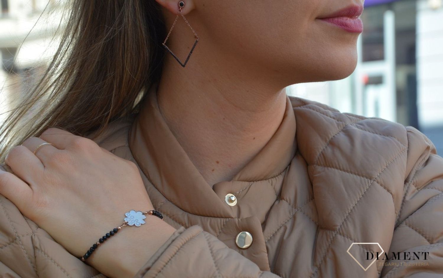 Bransoletka srebrna na gumce z koniczynką w onyksach 14614-P.jpg