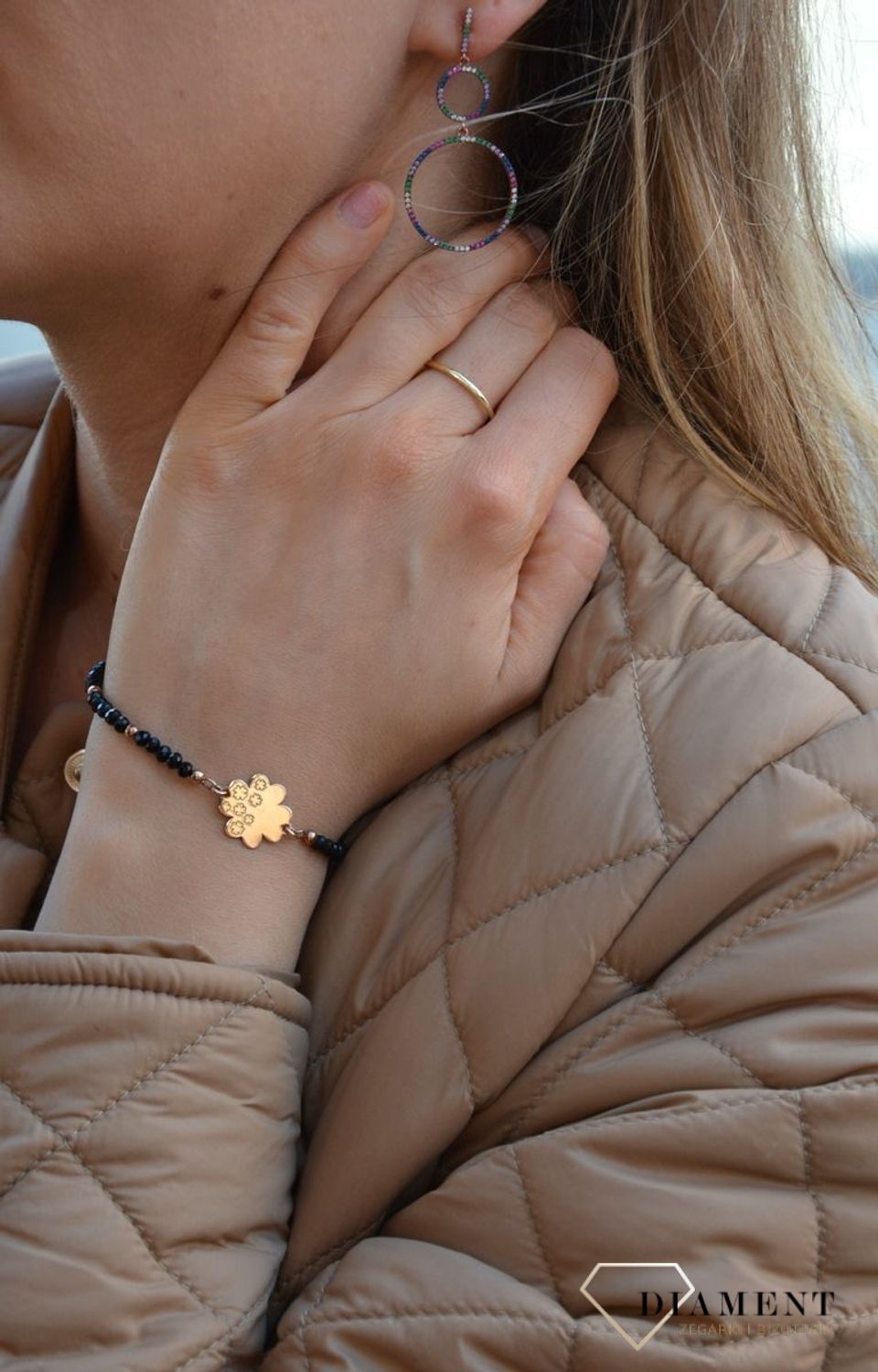 Bransoletka srebrna na gumce z koniczynką w onyksach 14614-P.jpg