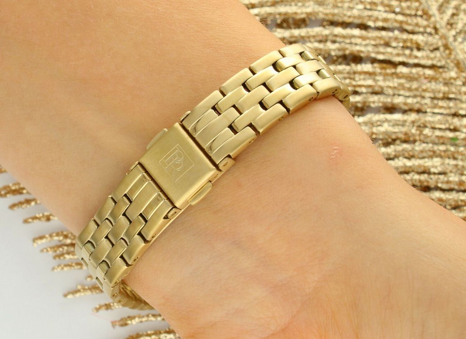 Damski zegarek Pierre Ricaud P21031.1124Q Classic z czarną tarczą, złotą kopertą i stalową bransoletą z potrójnym zapięciem. Elegancja, trwałość i klasyczny design.1.jpg