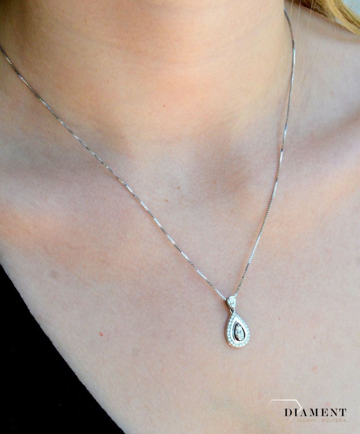 Złoty naszyjnik damski z białego złota z diamentami P2198W33C (1).jpg