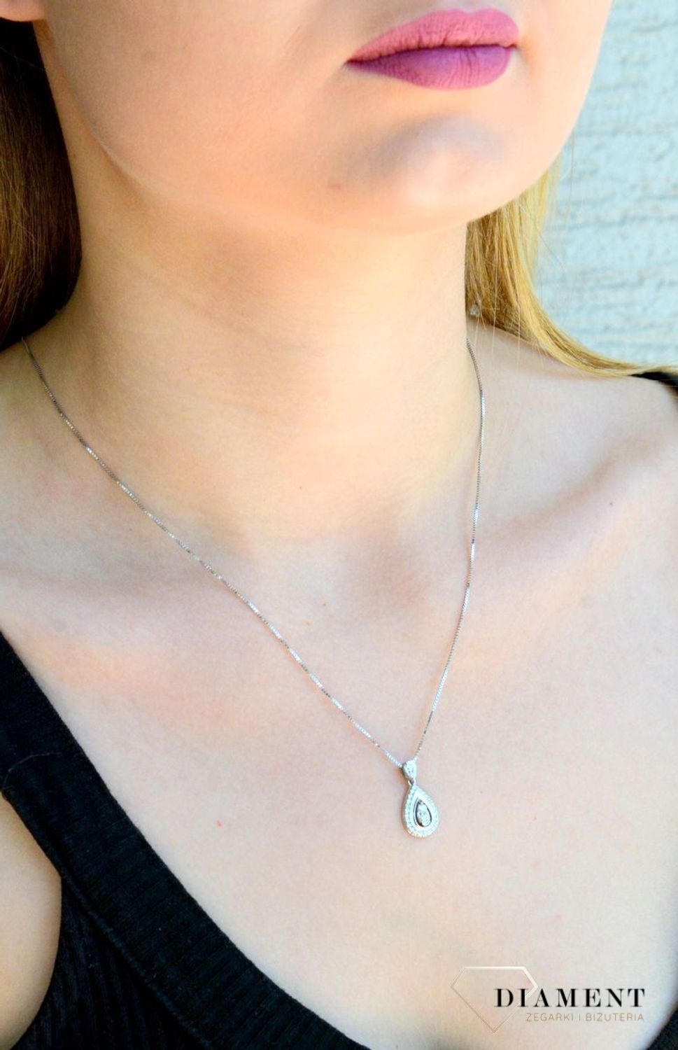 Złoty naszyjnik damski z białego złota z diamentami P2198W33C (1).jpg