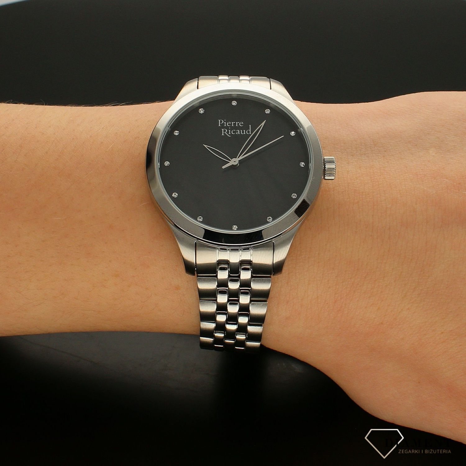 Zegarek damski Pierre Ricaud P22063.514EQ wyposażony jest w kwarcowy mechanizm, zasilany za pomocą baterii. Posiada bardzo wysoką dokładność mierzenia czasu..webp