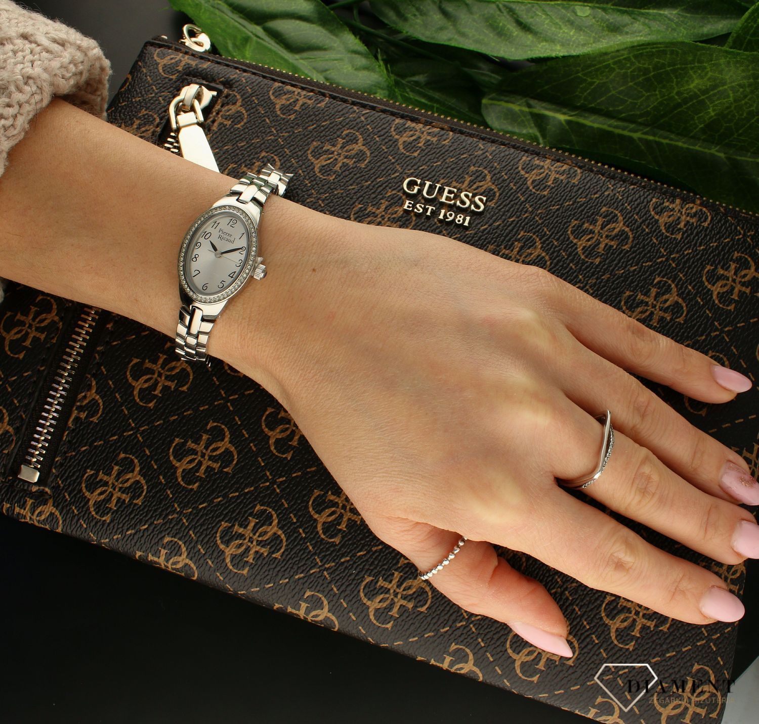 Zegarek damski na bransoletce klasyczny Pierre Ricaud P22149.5123QZ. Zegarek damski tani. Widoczny damski zegarek. Zegarek damski z małą tarczą. Na prezent dla kobiety..jpg