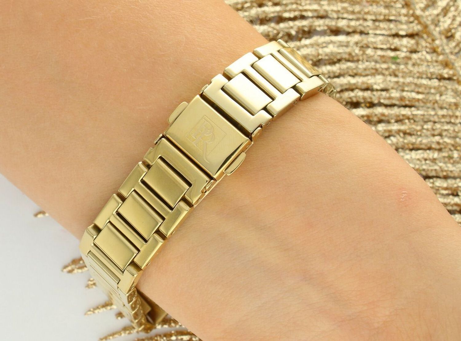 Damski zegarek Pierre Ricaud Classic P22162.1111QZ z mechanizmem Citizen Miyota 2035, złotą kopertą i bransoletą, złotą tarczą, szkłem mineralnym i wodoszczelnością 3 ATM1.jpg