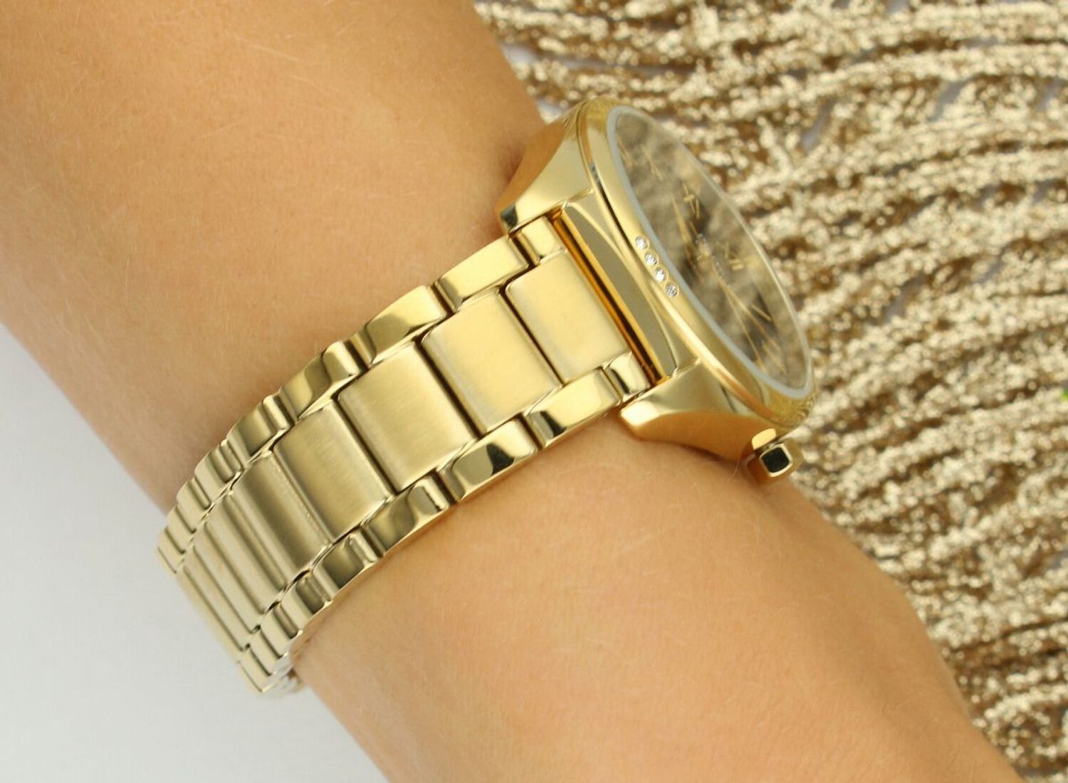 Damski zegarek Pierre Ricaud P22163.1134Q Classic z mechanizmem kwarcowym, złotą kopertą i bransoletą PVD, czarną tarczą, szkłem mineralnym i wodoszczelnością 3 ATM. Elegancja i trwałość 1.jpg