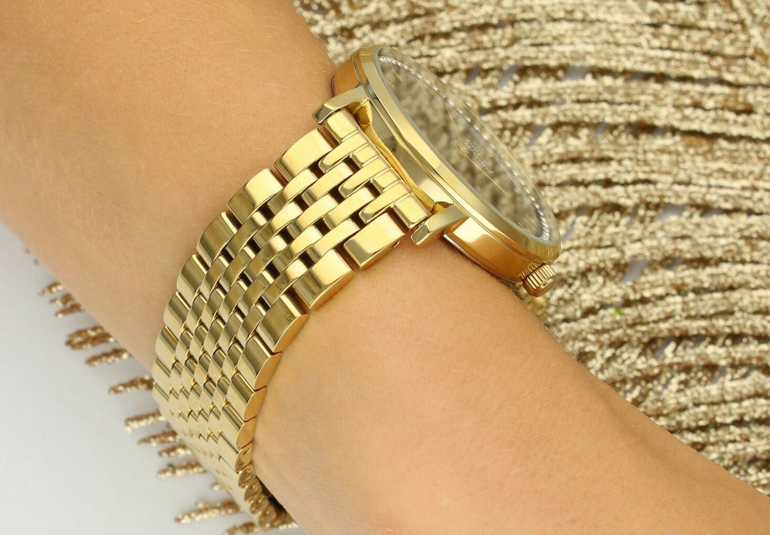 Damski zegarek Pierre Ricaud P22171.1114QZ Classic z czarną tarczą ozdobioną cyrkoniami, złotą kopertą PVD i stalową bransoletą. Mechanizm kwarcowy, szkło mineralne i elegancki design.1.jpg