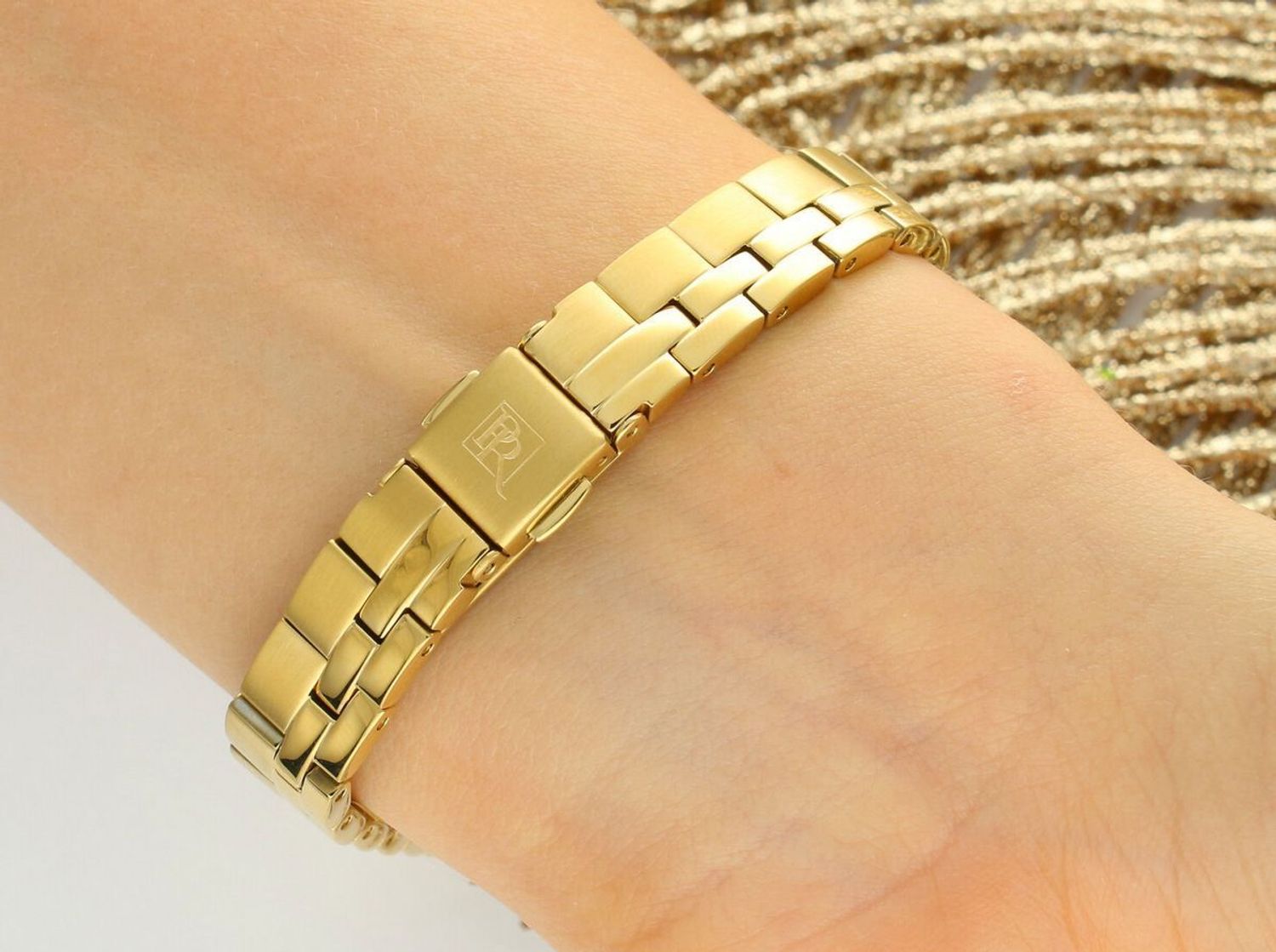 Damski zegarek Pierre Ricaud P23019.1114QZ Classic z czarną tarczą, złotą kopertą i cyrkoniami. Mechanizm kwarcowy, szkło mineralne i wodoszczelność 5 ATM. Elegancja i precyzja w jednym.1.jpg