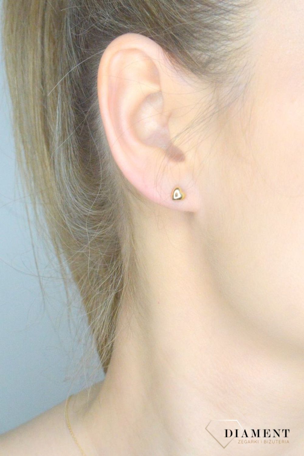 Złote kolczyki damskie 585 serduszka na sztyft P29C-2495. Złote kolczyki damskie. Kolczyki złote wkrętki. Kolczyki delikatne złote wkrętki. Kolczyki złote serduszka. Złote kolczyki wkrętki dla dziewczynki. Kolczyki złote na szt.jpg