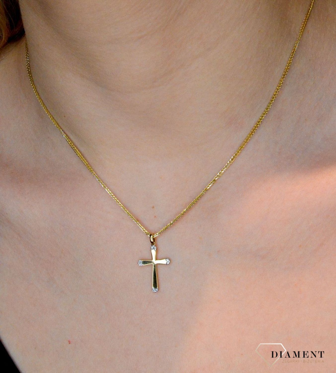 zawieszka-zlota-krzyz-z-diamentami-585-p34333-0660078868.-zawieszka-zlota-diamenty.-krzyz-z-diamentem-krzyzyk-na-co-dzien.-krzyz-na-prezent.-prezent-na-rozne-okazje-jak-chrzest-bierzmowanie-czy-pierwsza-komun.jpg