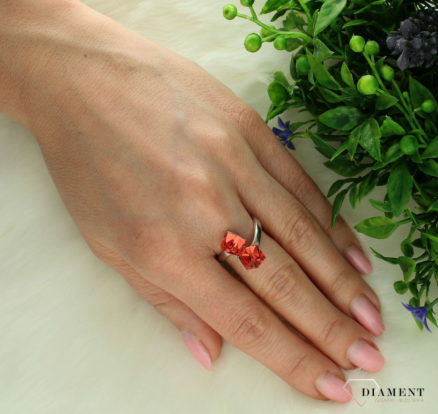 Srebrny pierścionek damski 925 Swarovski Elements kryształki rozmiar 13 P4841PO. Srebrny pierścionek damski. Srebrny pierścionek z kryształkami. Pierścionek srebrny dla kobiety, Pierścionek srebrny na prezent (2).jpg