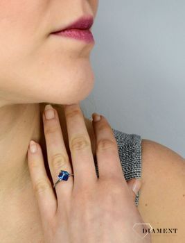 Pierścionek Srebrny Swarovski Bermuda Blue P48418BB. Pierścionek wykonany ze srebra próby 925 oraz ekskluzywnych kryształów Swarovski® crystals w kolorze Bermuda Blue.2.JPG
