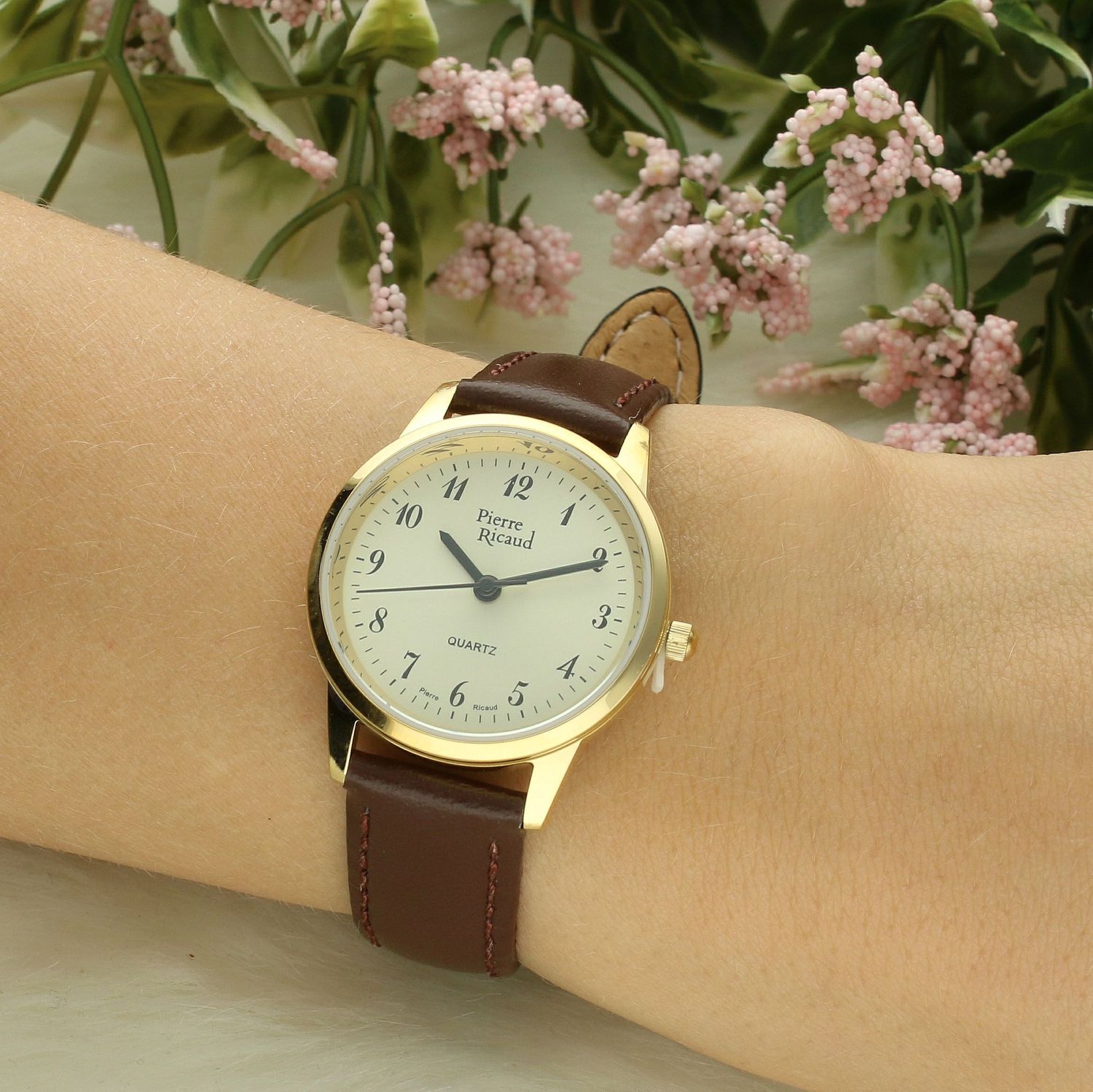 Zegarek damski PIERRE RICAUD P51090.1B21Q wyposażony jest w kwarcowy mechanizm, zasilany za pomocą baterii. Posiada bardzo wysoką dokładność mierzenia d w przeciągu 30 dni1.jpg