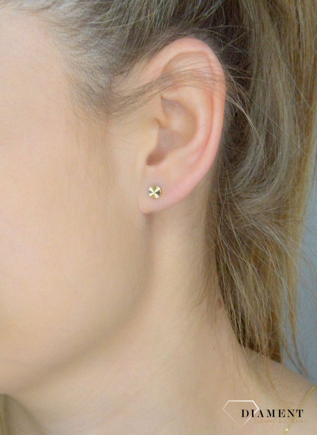 Złote kolczyki damskie 585 okrągłe blaszki na sztyft P55C-186. Złote kolczyki damskie. Kolczyki złote wkrętki. Kolczyki delikatne złote wkrętki. Kolczyki złote blaszki. Złote kolczyki wkrętki dla dziewczynki. Kolczyki złote na.jpg