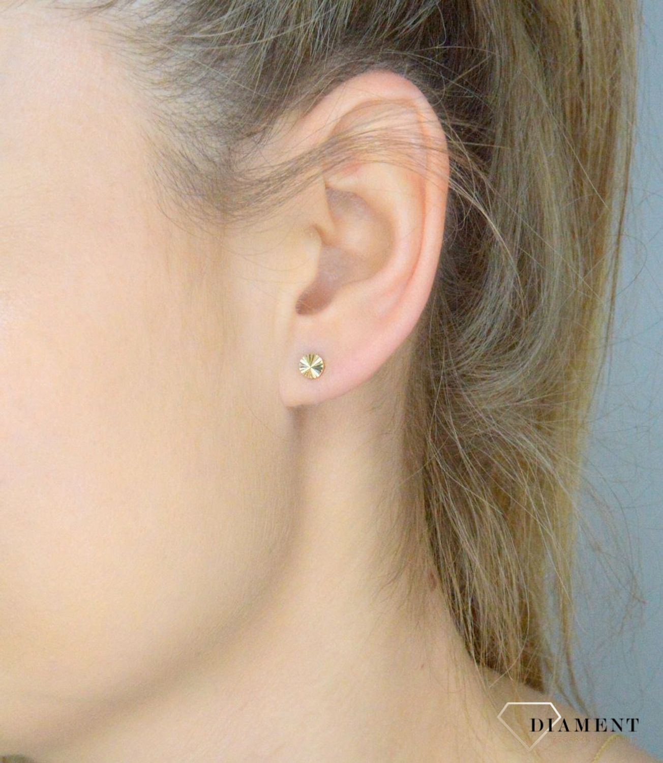 Złote kolczyki damskie 585 okrągłe blaszki na sztyft P55C-186. Złote kolczyki damskie. Kolczyki złote wkrętki. Kolczyki delikatne złote wkrętki. Kolczyki złote blaszki. Złote kolczyki wkrętki dla dziewczynki. Kolczyki złote na.jpg