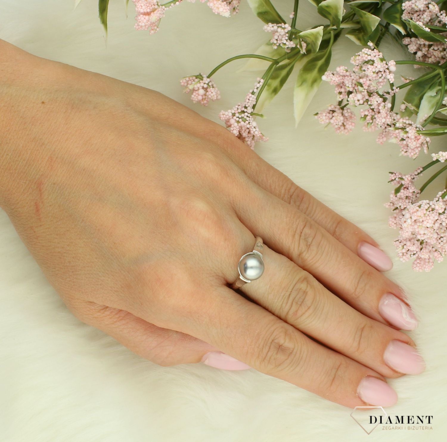 Srebrny pierścionek damski 925 z perłą Swarovskiego rozmiar.jpg