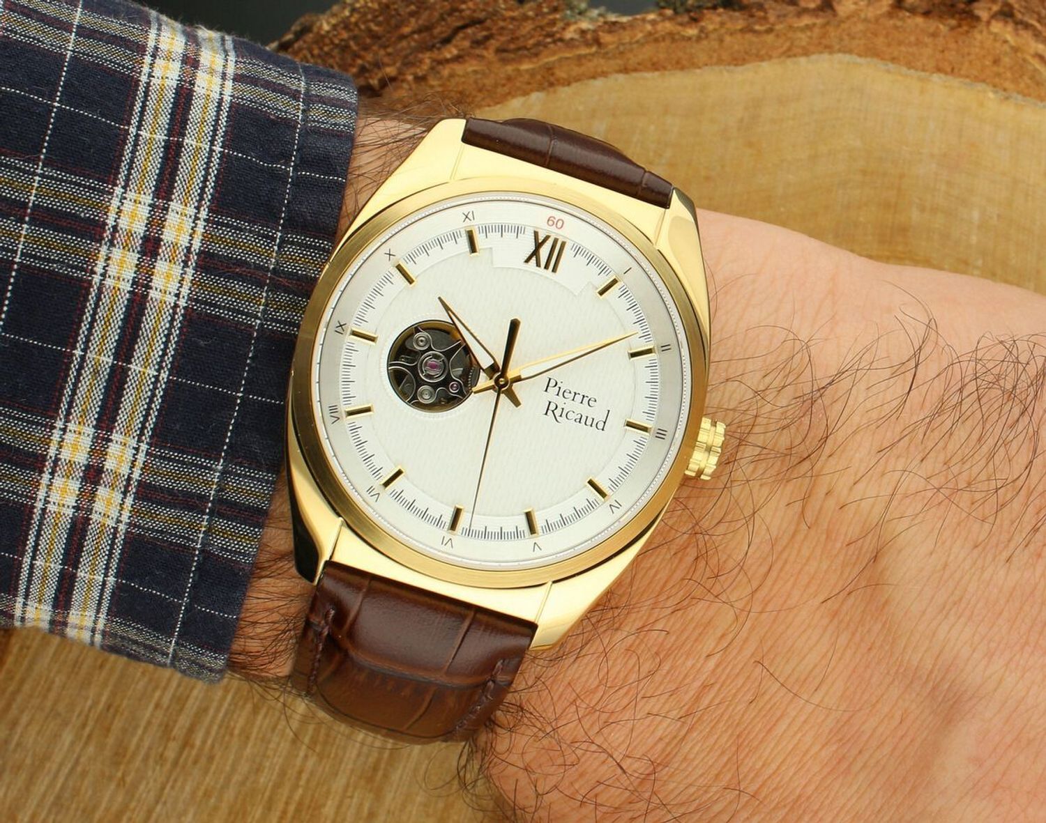 Pierre Ricaud P60052.1263A – elegancki zegarek automatyczny z białą tarczą typu open heart, złotą kopertą i paskiem ze skóry naturalnej. Szafirowe szkło i 2 lata gwarancji.1.jpg