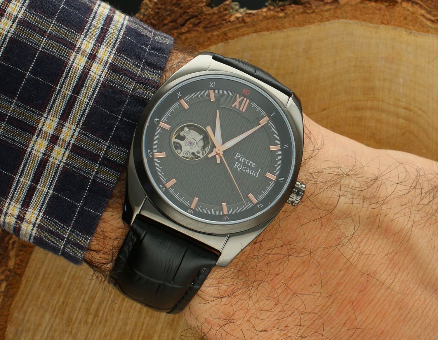 Pierre Ricaud P60052.S2R6A – elegancki zegarek automatyczny z czarną kopertą PVD, szarą tarczą i paskiem ze skóry naturalnej. Szafirowe szkło, stop sekunda, gwarancja 2 lata.1.jpg