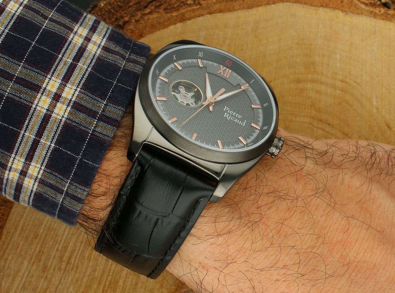 Pierre Ricaud P60052.S2R6A – elegancki zegarek automatyczny z czarną kopertą PVD, szarą tarczą i paskiem ze skóry naturalnej. Szafirowe szkło, stop sekunda, gwarancja 2 lata.1.jpg