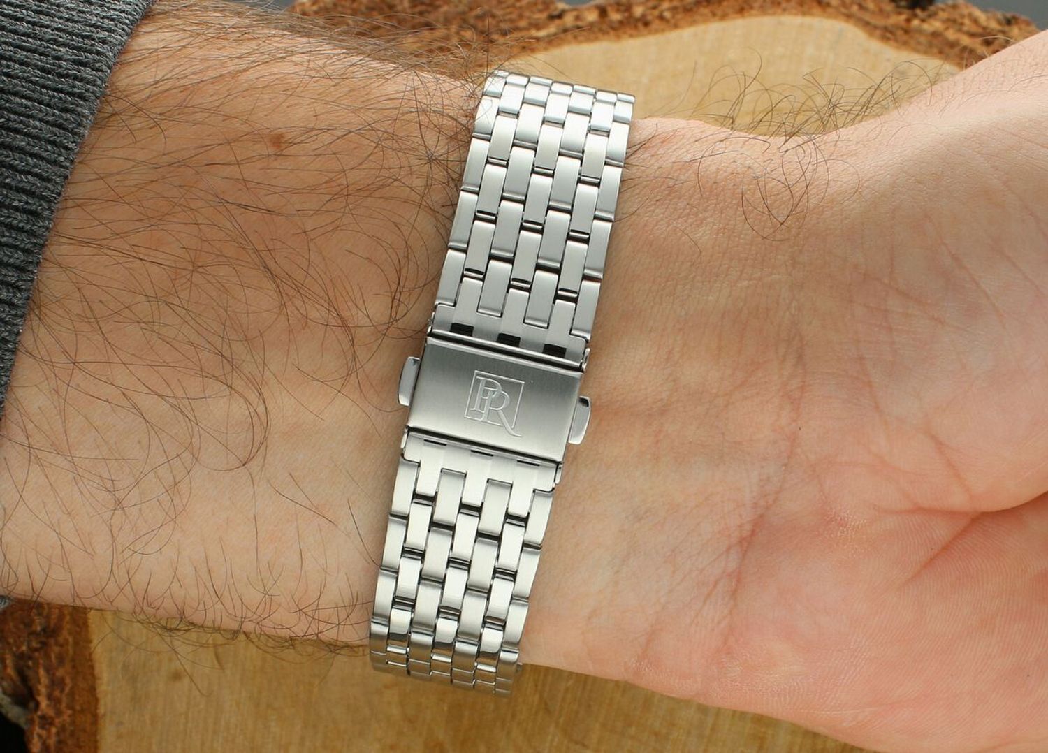 Męski zegarek Pierre Ricaud P60056.5123Q Classic to połączenie elegancji i funkcjonalności. Srebrna tarcza, szkło szafirowe, mechanizm C01.211 i stalowa bransoleta tworzą wyjątkowy model1.jpg