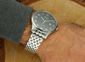 Zegarek męski Pierre Ricaud P60056.5124Q – elegancki model ze stalową kopertą i bransoletą, czarną tarczą, szafirowym szkłem i mechanizmem kwarcowym. Datownik i wodoszczelność 5 ATM. Idealny 3.jpg