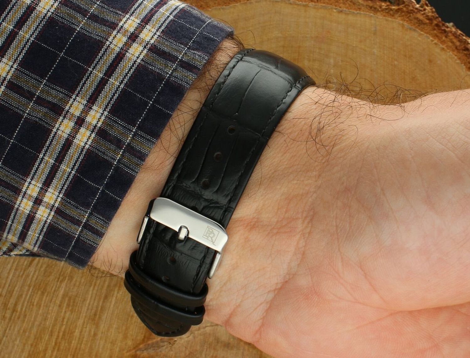 Pierre Ricaud P91022.5223Q – elegancki zegarek kwarcowy z srebrną tarczą i kopertą, paskiem ze skóry naturalnej, szafirowym szkłem i okienkiem datownika. Gwarancja 2 lata.1.jpg