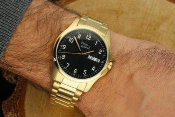 Zegarek męski Pierre Ricaud P91105.1124Q Gent Watch Classic – elegancki model w złotej powłoce PVD z czarną tarczą, szafirowym szkłem i mechanizmem Citizen Miyota 2405. Funkcja datownika, 2.jpg