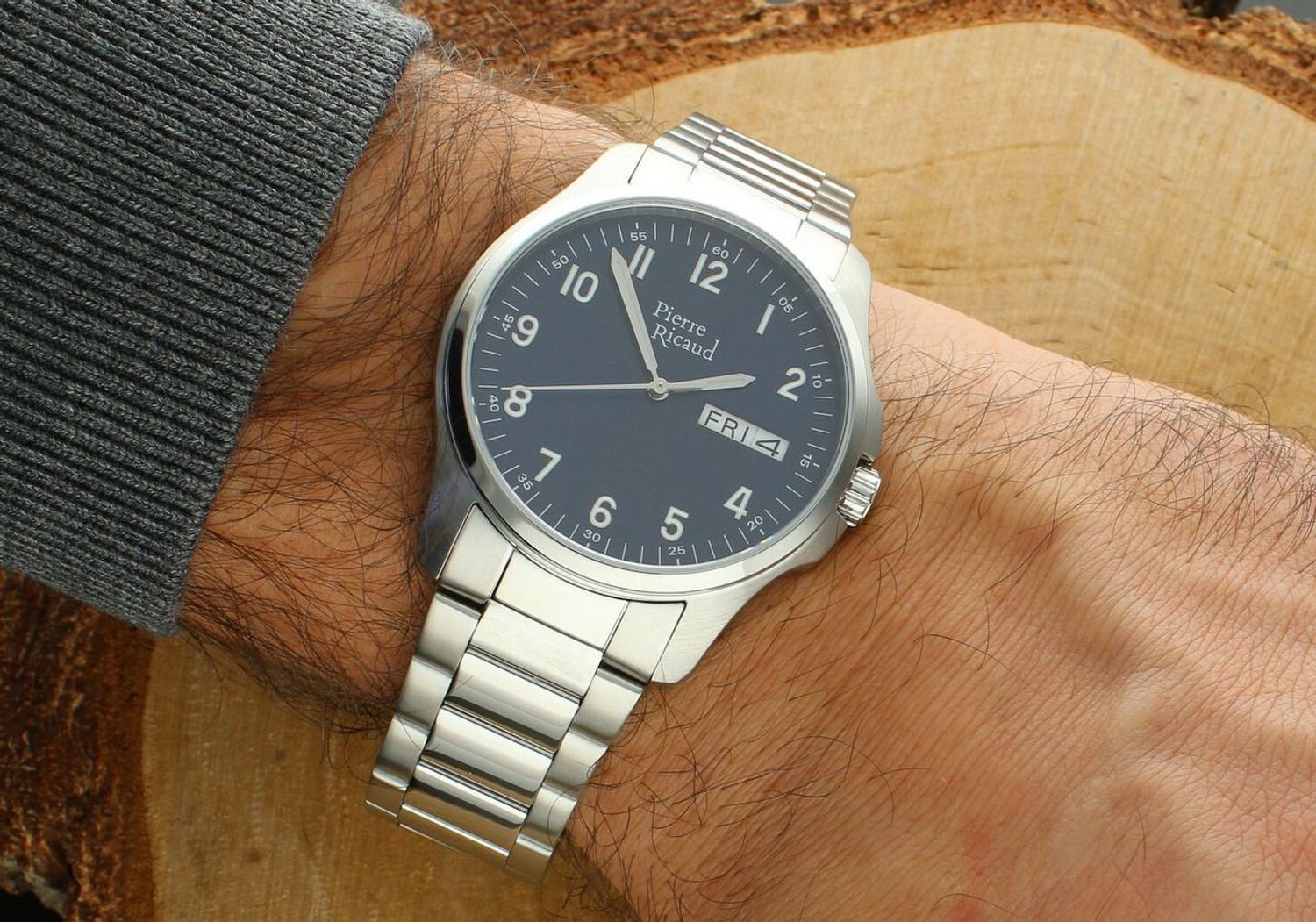 Odkryj męski zegarek Pierre Ricaud P91105.5125Q Gent Watch Classic – elegancję w codziennym wydaniu. Granatowa tarcza, stalowa bransoleta, precyzyjny mechanizm Citizen Miyota i funkcjonalny 1.jpg