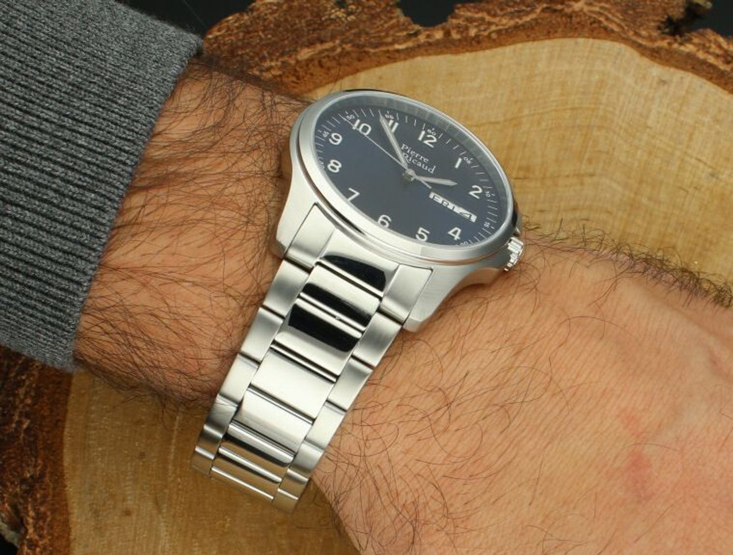 Odkryj męski zegarek Pierre Ricaud P91105.5125Q Gent Watch Classic – elegancję w codziennym wydaniu. Granatowa tarcza, stalowa bransoleta, precyzyjny mechanizm Citizen Miyota i funkcjonalny 1.jpg