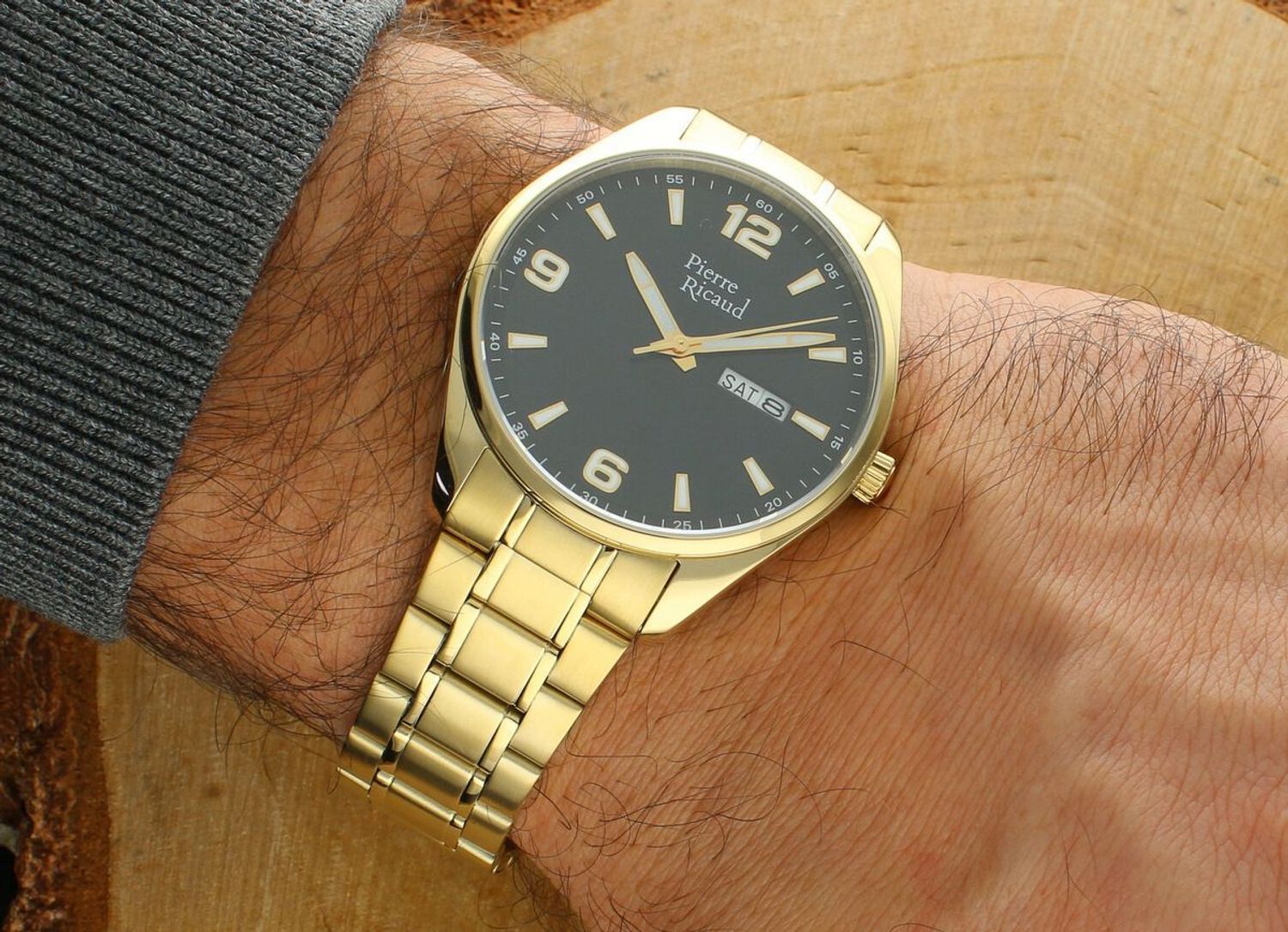 Zegarek męski Pierre Ricaud P91107.1154Q Gent Watch Classic – elegancki model w złotej powłoce PVD z czarną tarczą, szafirowym szkłem i mechanizmem Seiko Epson VX42. 1.jpg