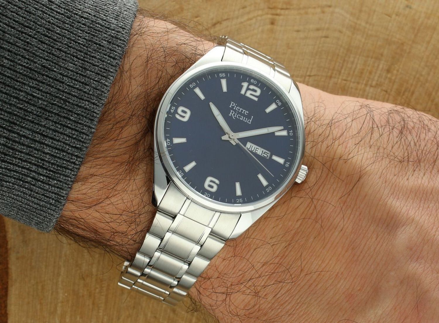 Poznaj męski zegarek Pierre Ricaud P91107.5155Q Gent Watch Classic – połączenie elegancji i funkcjonalności. Granatowa tarcza, szafirowe szkło, mechanizm Seiko Epson i stalowa bransoleta1.jpg