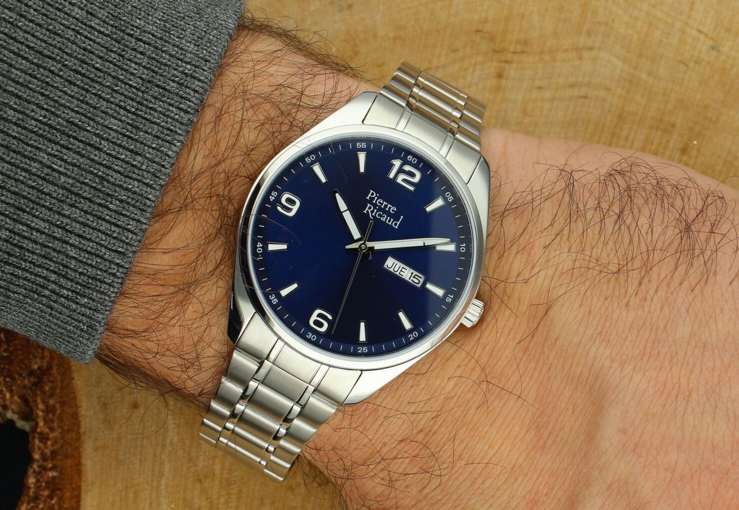 Poznaj męski zegarek Pierre Ricaud P91107.5155Q Gent Watch Classic – połączenie elegancji i funkcjonalności. Granatowa tarcza, szafirowe szkło, mechanizm Seiko Epson i stalowa bransoleta1.jpg