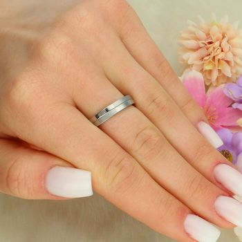 Obrączka stalowa mat i połysk 4 mm – nowoczesna, hipoalergiczna PA017 (3).jpg