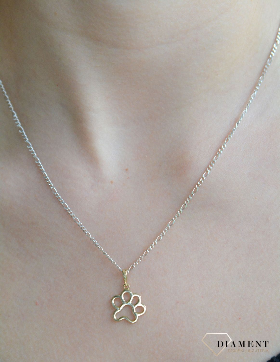 Złota zawieszka 585 gładka psia łapka PAP0543. Złota zawieszka damska. Złoty wisiorek do łańcuszka. Zawieszka Złota płaska psia łapka. Złota zawieszka psia łapka na prezent..jpg