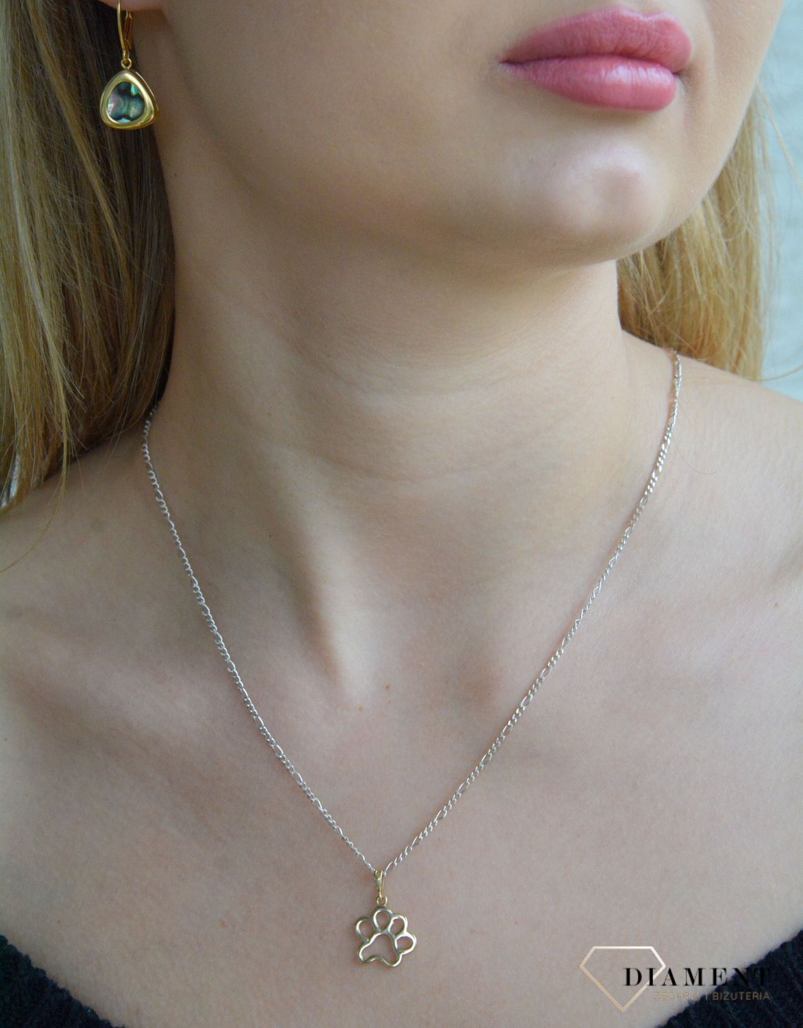 Złota zawieszka 585 gładka psia łapka PAP0543. Złota zawieszka damska. Złoty wisiorek do łańcuszka. Zawieszka Złota płaska psia łapka. Złota zawieszka psia łapka na prezent..jpg