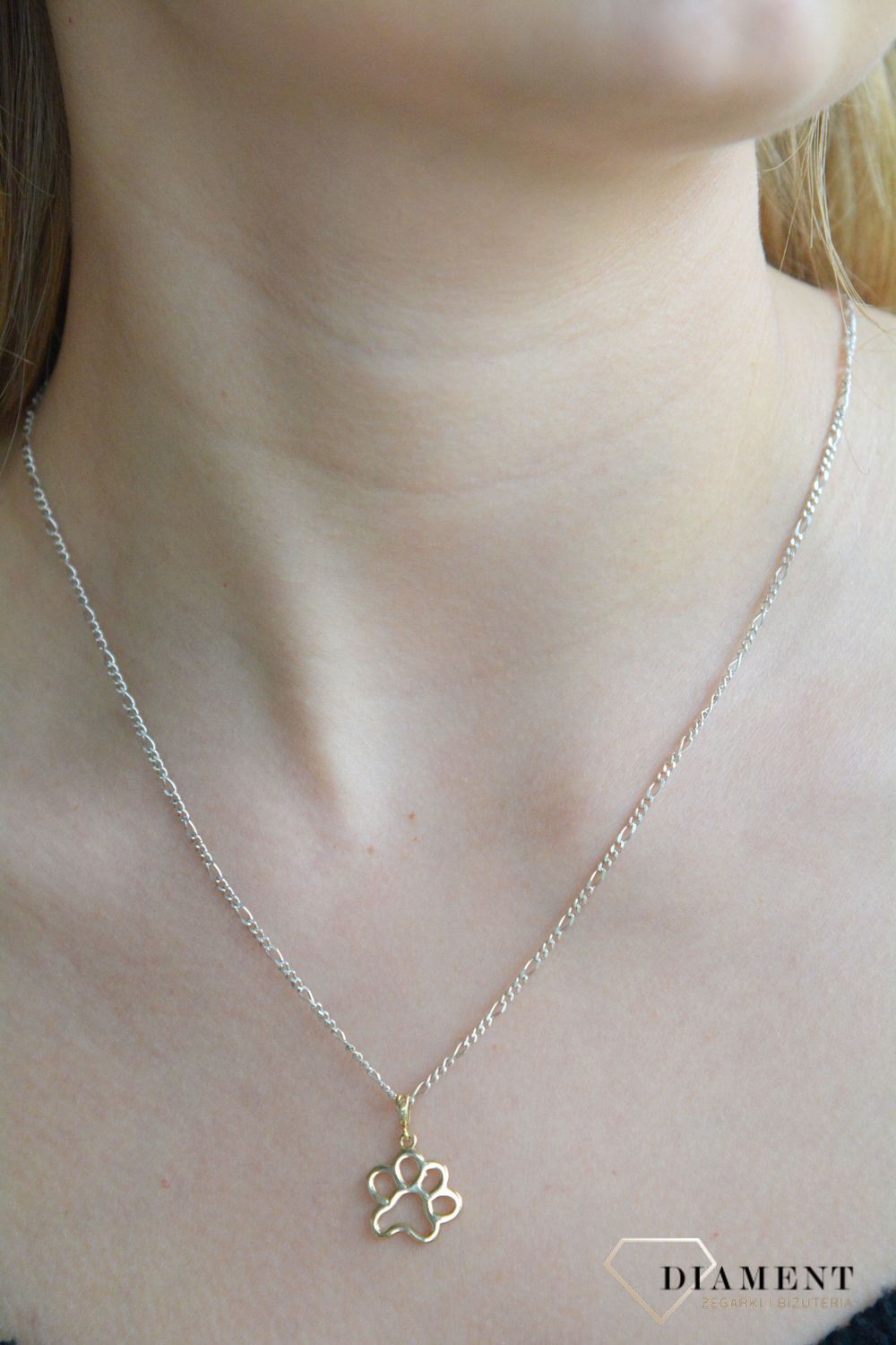 Złota zawieszka 585 gładka psia łapka PAP0543. Złota zawieszka damska. Złoty wisiorek do łańcuszka. Zawieszka Złota płaska psia łapka. Złota zawieszka psia łapka na prezent..jpg