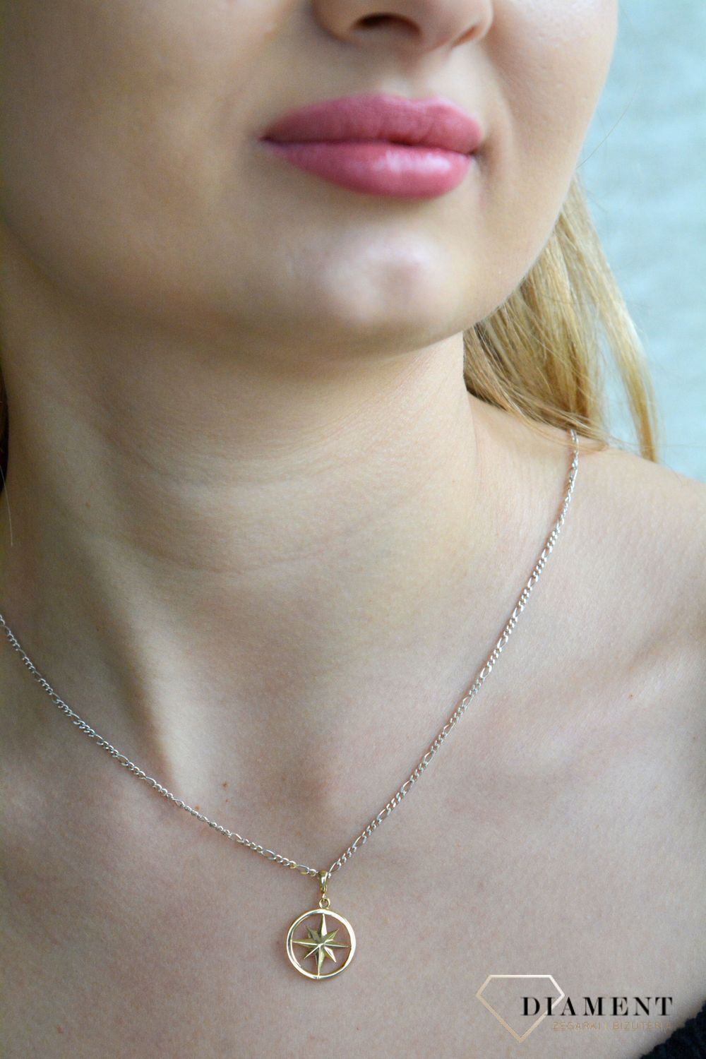 Złota zawieszka 585 gładka róża wiatrów PAZ0020. Złota zawieszka damska. Złoty wisiorek do łańcuszka. Zawieszka złota róża wiatrów. Złota zawieszka róża wiatrów na prezent..jpg