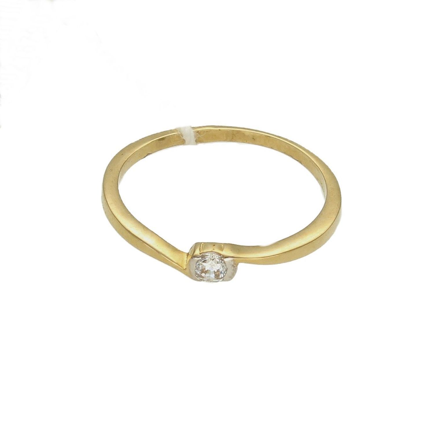 Złoty pierścionek 585 z delikatną cyrkonią PI3023. Złoty pierścionek prosty ozdobiony wystającą cyrkonią. Piękny pierścionek wykonany z wysokiej jakości złota próby 585. Pierścionek idealny na zaręczyny lub prezent urodzinow (4).jpg