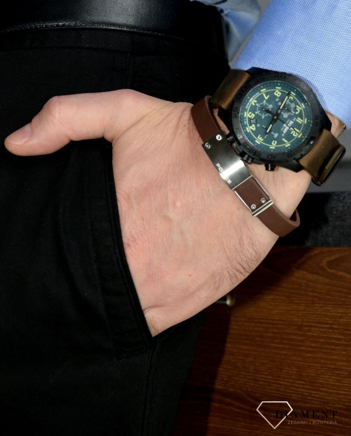 Bransoletka POLICE PJ.26193BLC-02. Brązowa, męska bransoleta firmy POLICE. Biżuteria z kolekcji męskiej to odpowiedź na coraz większe zainteresowanie tego typu dodatkami do stylizacji..jpg