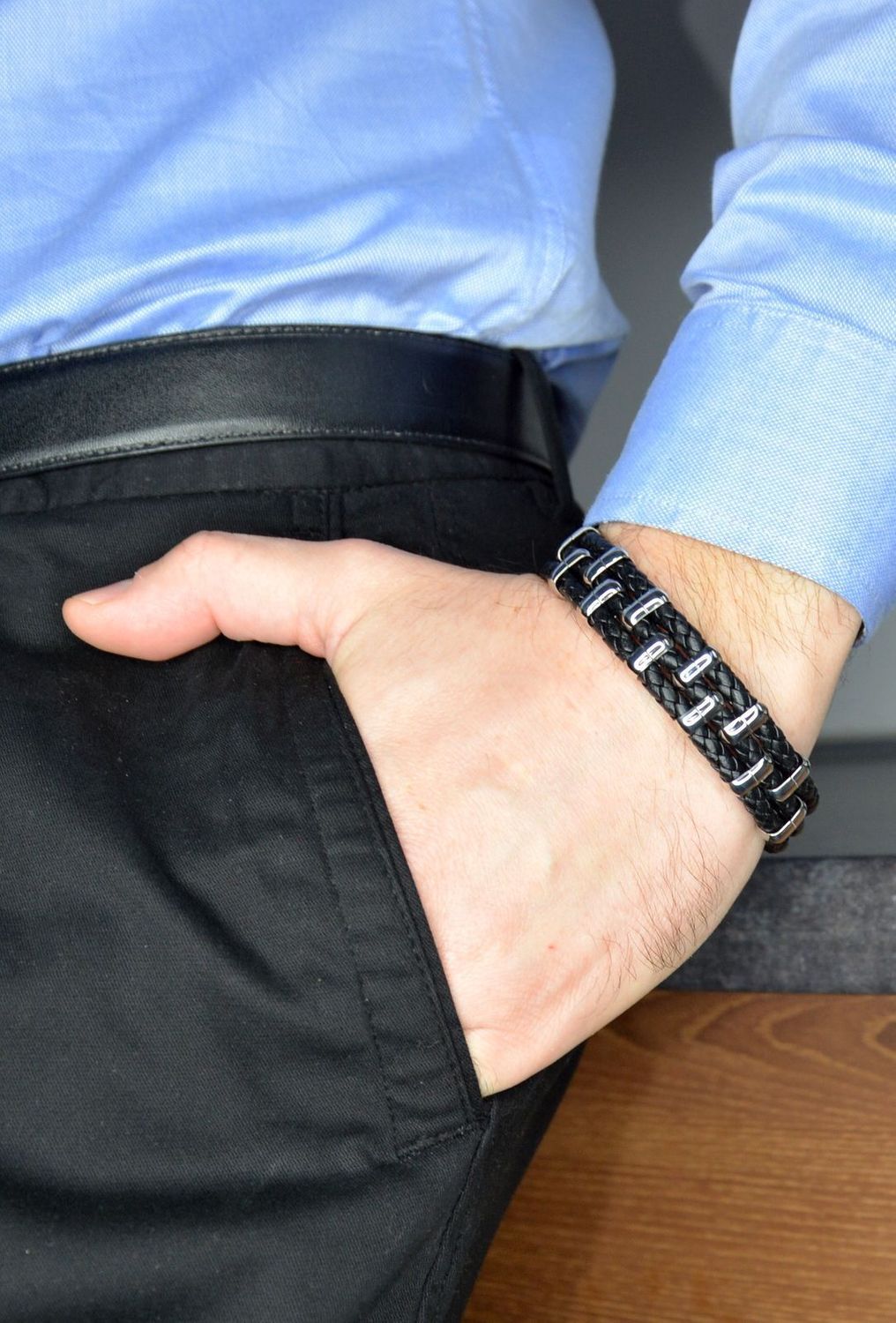 Bransoletka POLICE PJ.26321BLSB-01-L. Czarna, męska bransoleta firmy POLICE. Biżuteria z kolekcji męskiej to odpowiedź na coraz większe zainteresowanie tego typu dodatkami do stylizacji..jpg