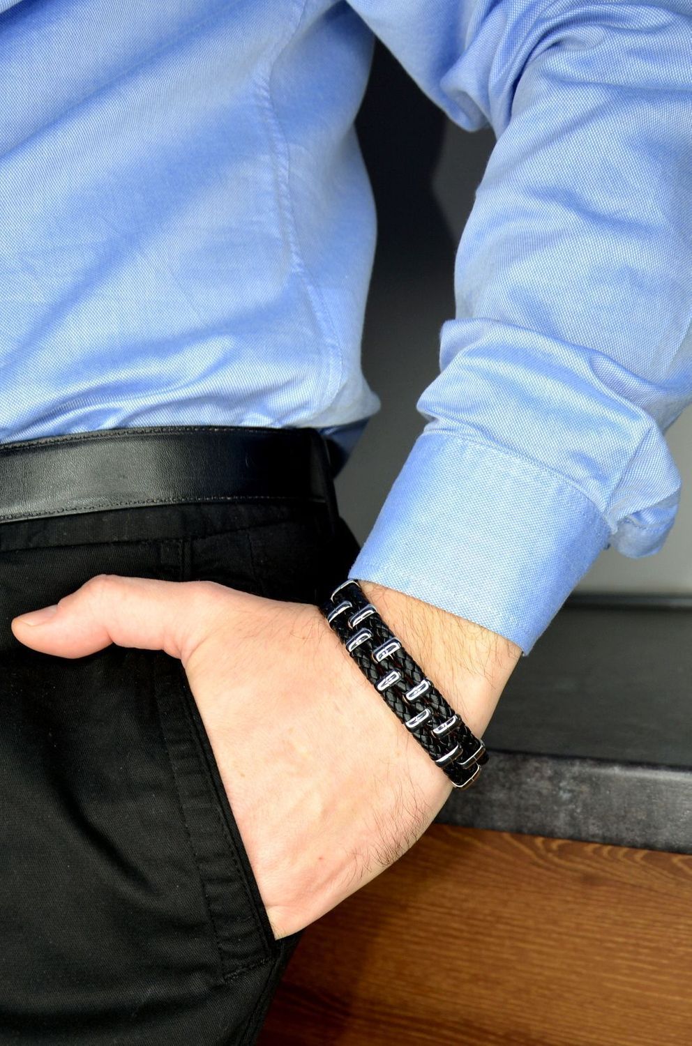 Bransoletka POLICE PJ.26321BLSB-01-L. Czarna, męska bransoleta firmy POLICE. Biżuteria z kolekcji męskiej to odpowiedź na coraz większe zainteresowanie tego typu dodatkami do stylizacji..jpg