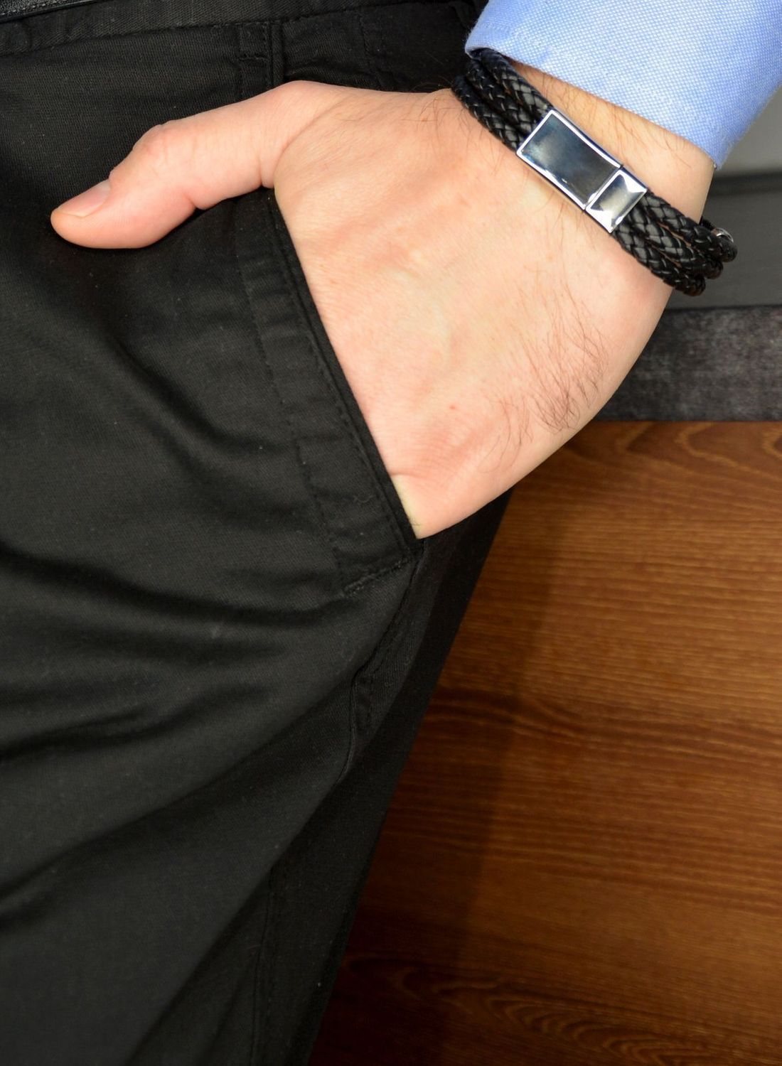 Bransoletka POLICE PJ.26321BLSB-01-L. Czarna, męska bransoleta firmy POLICE. Biżuteria z kolekcji męskiej to odpowiedź na coraz większe zainteresowanie tego typu dodatkami do stylizacji..jpg