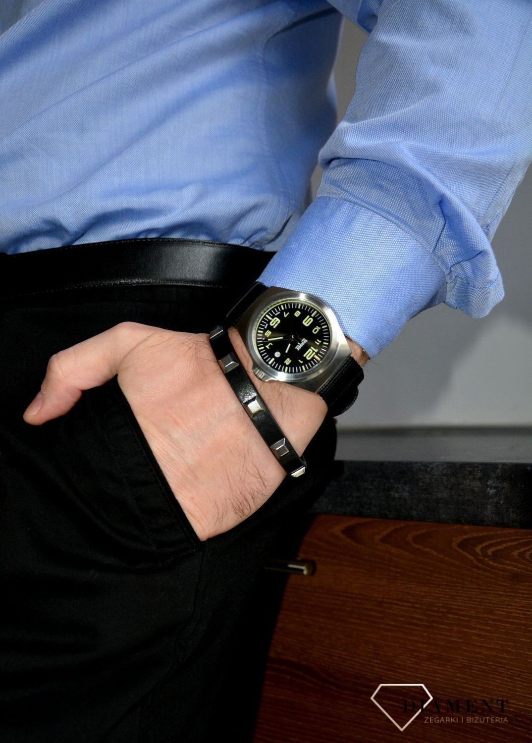 Bransoletka POLICE PJ.26344BLEB-01 Czarna, męska bransoleta firmy POLICE. Biżuteria z kolekcji męskiej to odpowiedź na coraz większe zainteresowanie tego typu dodatkami do stylizacji..jpg