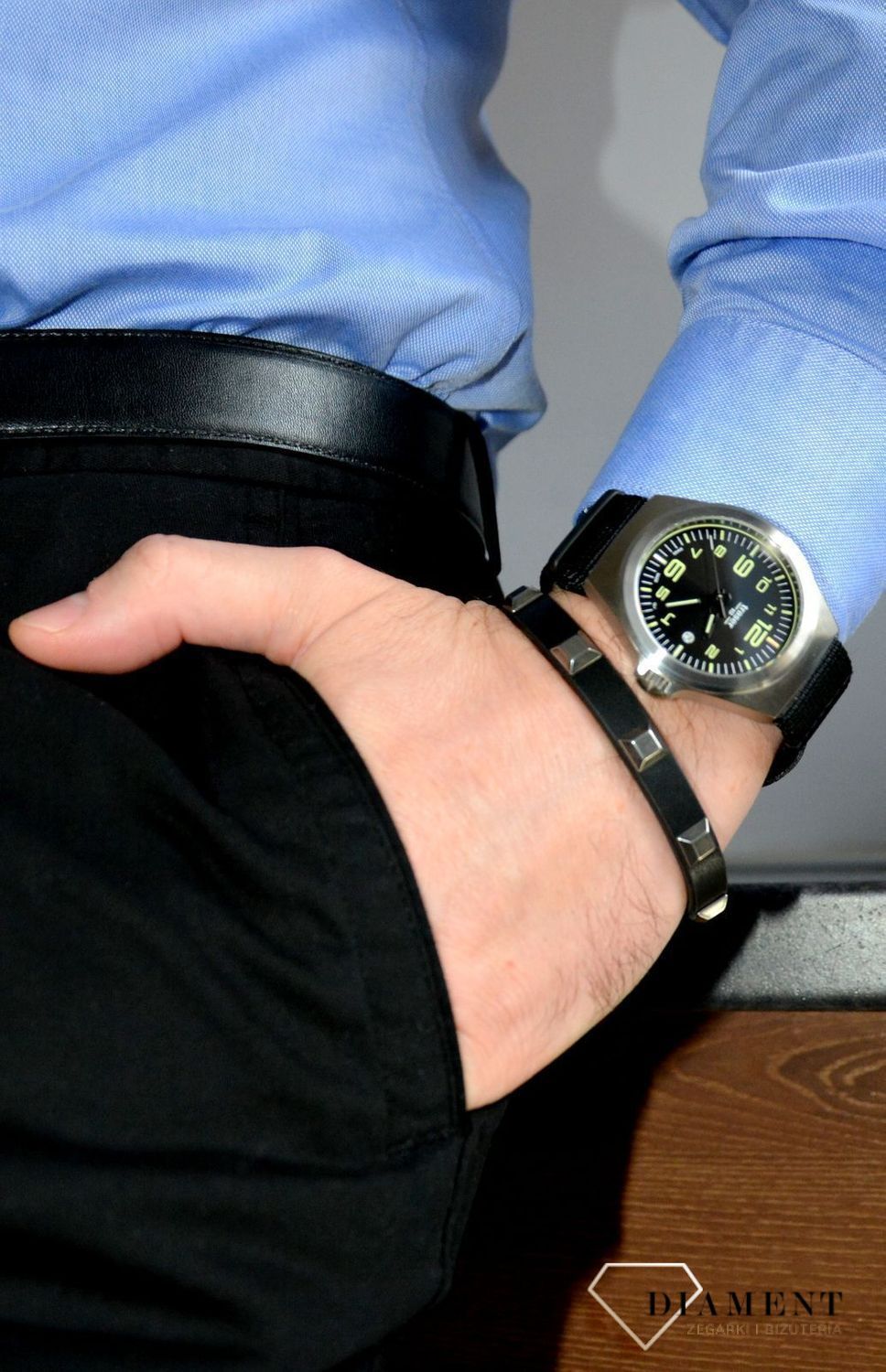 Bransoletka POLICE PJ.26344BLEB-01 Czarna, męska bransoleta firmy POLICE. Biżuteria z kolekcji męskiej to odpowiedź na coraz większe zainteresowanie tego typu dodatkami do stylizacji..jpg