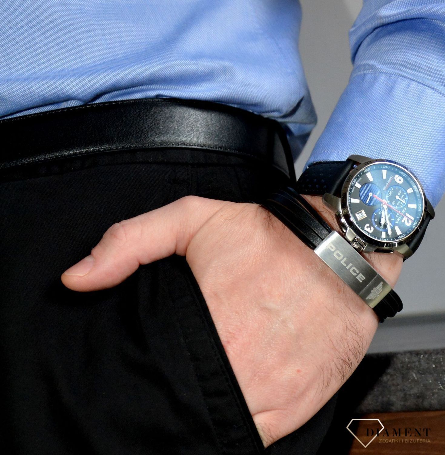 Bransoletka POLICE PJ.26345BLSB-01-L. Czarna, męska bransoleta firmy POLICE. Biżuteria z kolekcji męskiej to odpowiedź na coraz większe zainteresowanie tego typu dodatkami do stylizacji..jpg