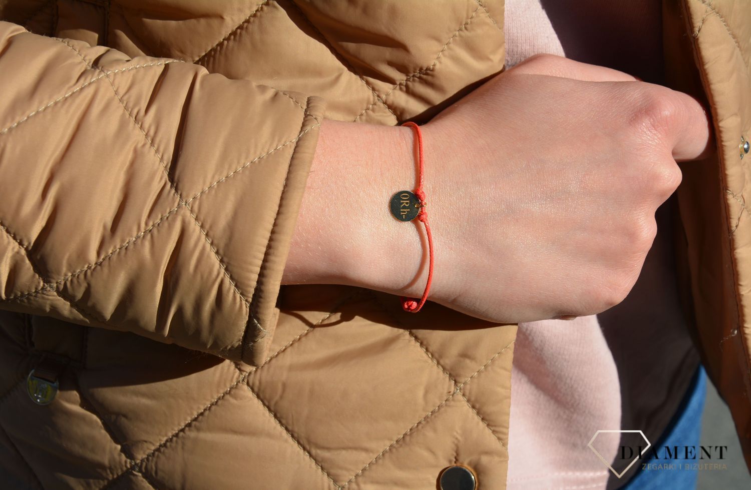 Złota bransoletka na sznurku czerwonym grupa krwi 0 Rh- PL0127BG14K. Piękna ozdoba dla młodych kobiet.  (2).jpg