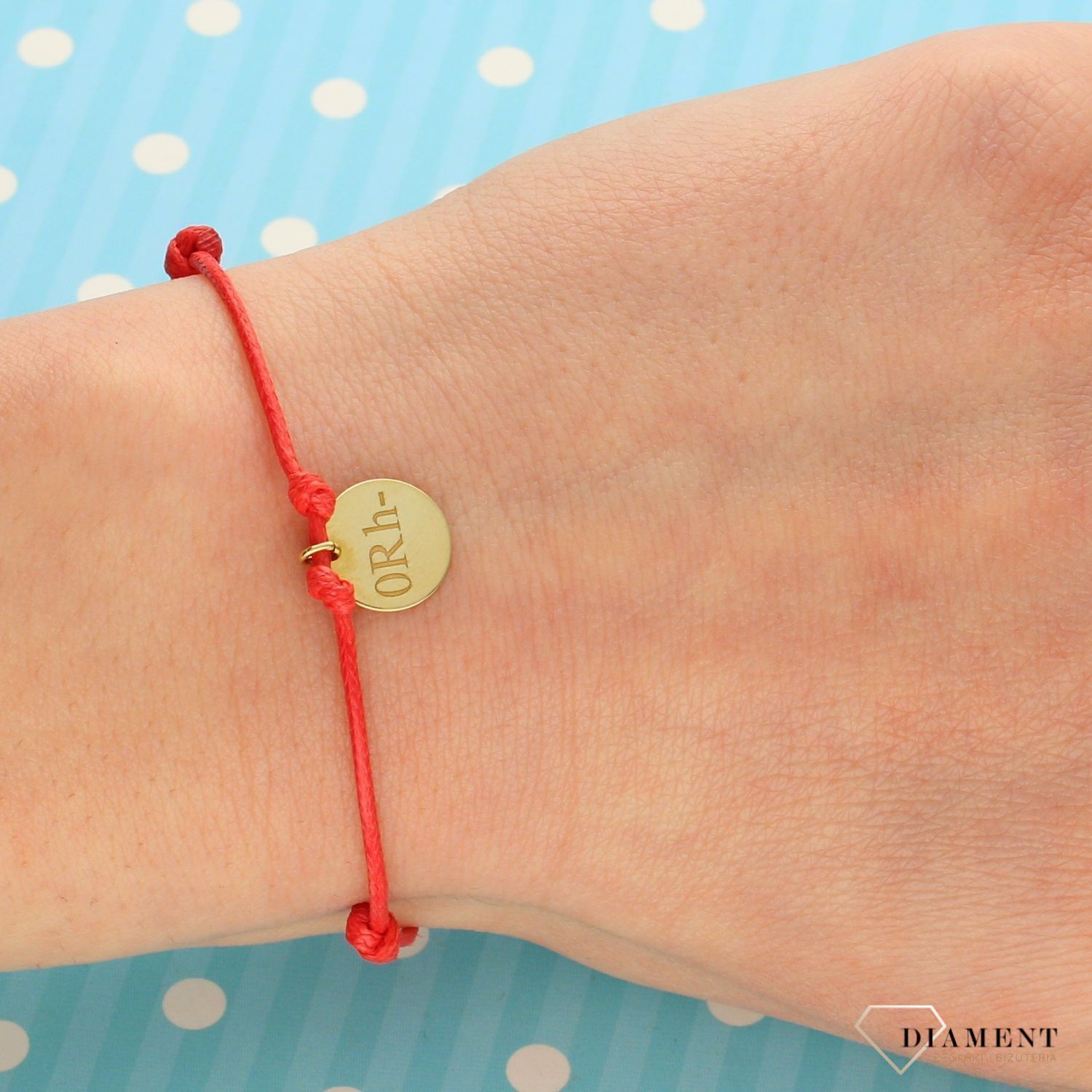 Złota bransoletka na sznurku czerwonym grupa krwi 0 Rh- PL0127BG14K. Piękna ozdoba dla młodych kobiet.  (2).jpg