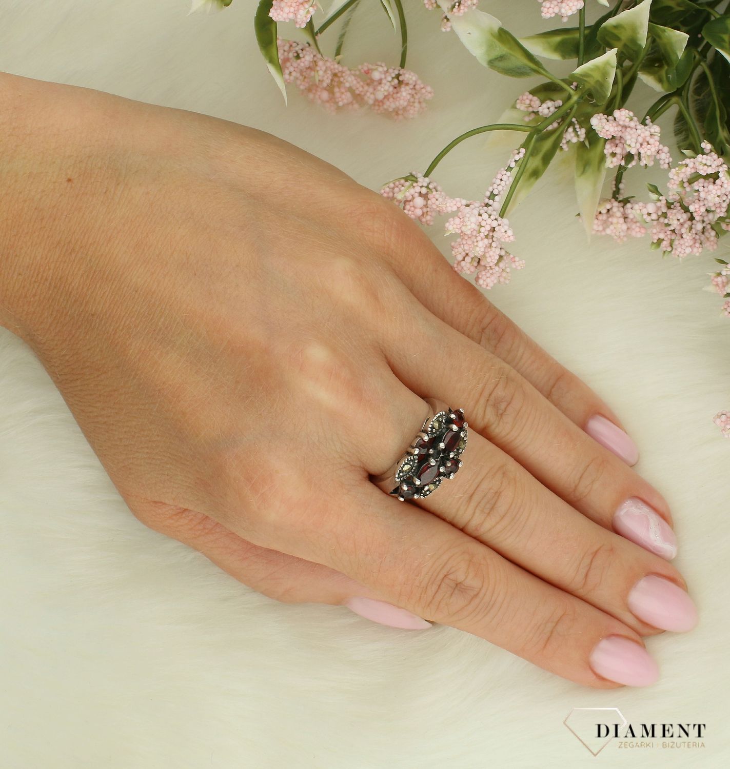 Srebrny pierścionek damski 925 z markazytami i granatem rozmiar 13 PM585.jpg