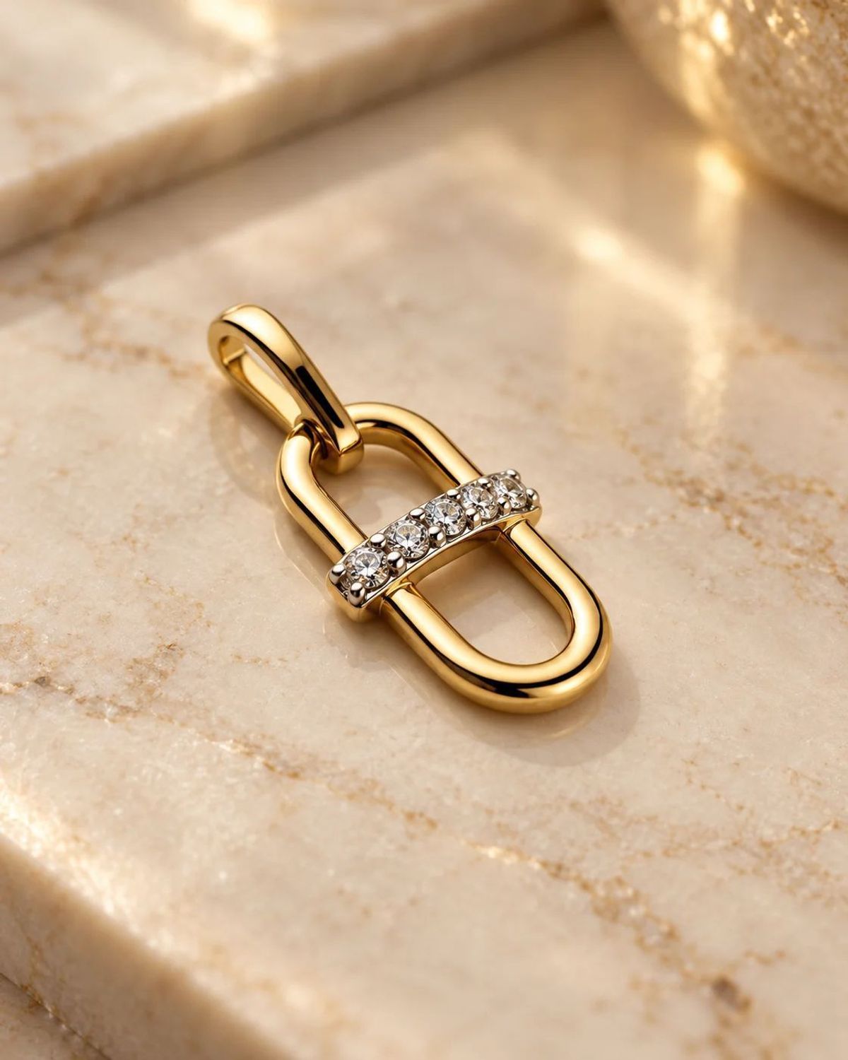 Złota zawieszka 585 z 5 brylantami 0,11 ct.jpg
